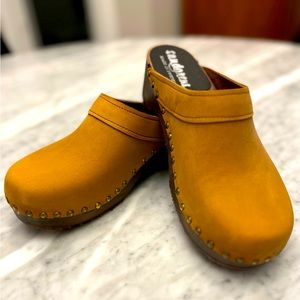 NWOT Sandgrens Athens Clog size 41 Caramel leather